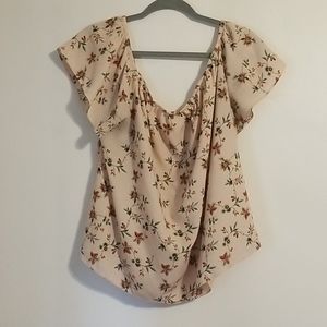 Sale!!! Plus sized! Floral off-the-shoulder shirt